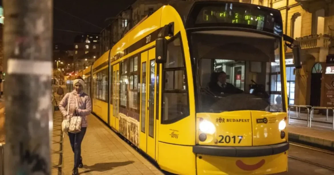 Kidobta a 4-6-os villamosból a zavartan viselkedő nőt