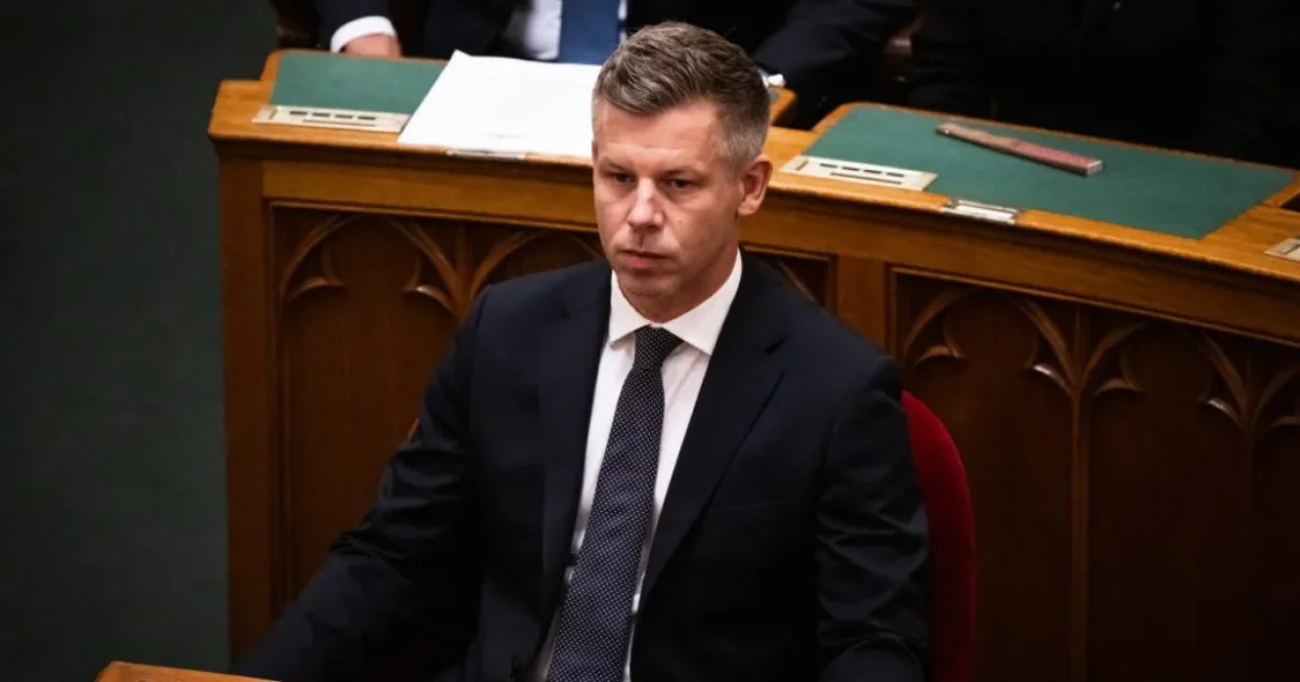 Parlament: Magyar Péter eddigi legfontosabb beszédét tartja